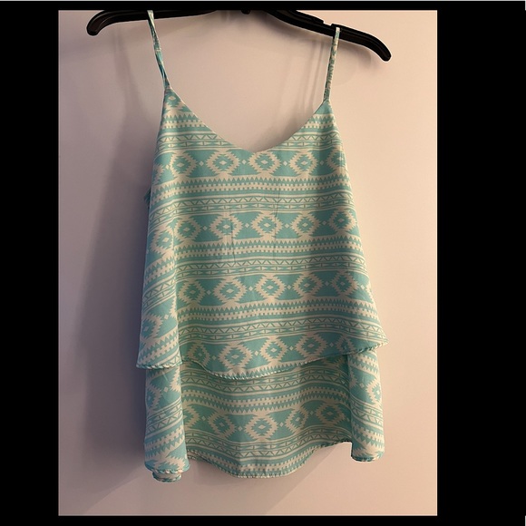 Green patterned flowy top by Annabella. Perfect condition - Picture 1 of 3